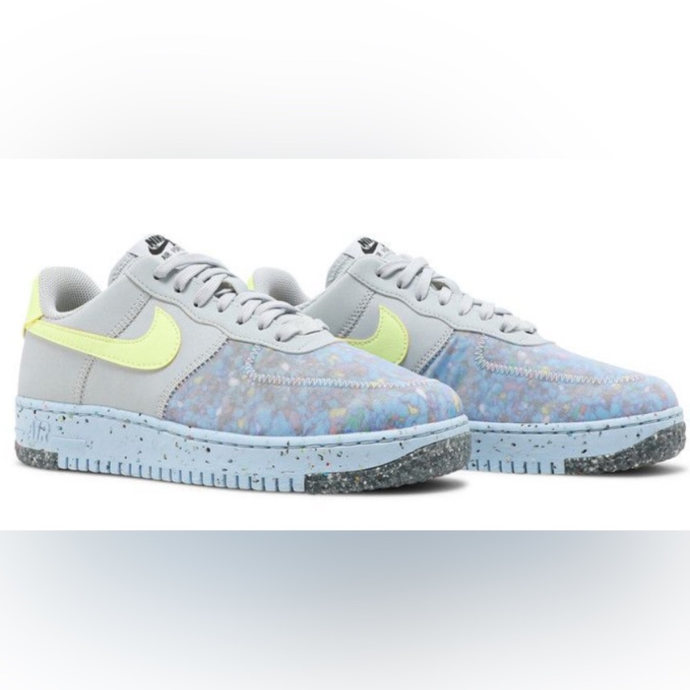 NIKE AIR FORCE 1 
Women Size 7 *NEW w/Box